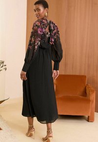 Love & Roses PLACEMENT FLORAL - REGULAR FIT - Nappali ruha - black