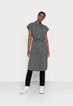 EXPLORER VEST PATCHED POCKETS TURN DOWN COLLAR SLIT ON SIDE - Waistcoat - utility green