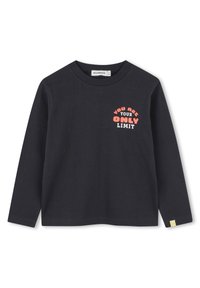 Zwarte longsleeve crewneck shirt met "JE BENT JE ENIGE GRENZEN" bedrukt in oranje en wit op de bovenste linkerborst.