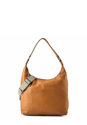 Borsa a tracolla in pelle color cuoio con ampia tracolla beige regolabile con testo marchiato e singolo manico superiore.