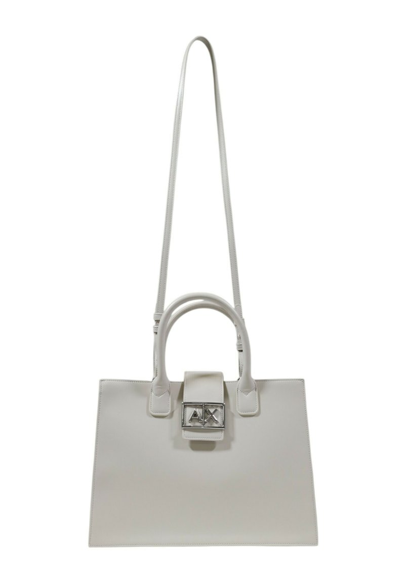 Borsa a tracolla bianca in materiale sintetico con forma strutturata. Presenta un manico superiore, una lunga tracolla e una chiusura rettangolare con dettagli del logo.