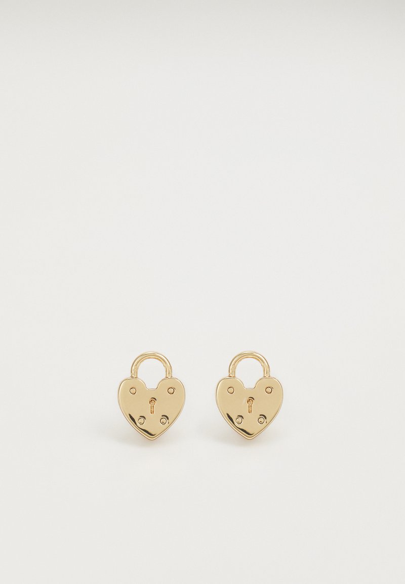 Boucles d'oreilles en forme de cœur en or avec un design de cadenas, présentant une finition brillante et de petits détails de serrure. Convient pour un port décontracté ou formel.