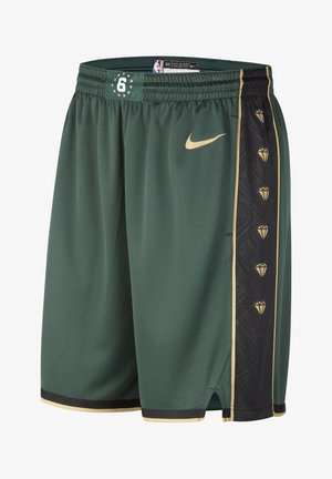 Pantalones cortos de baloncesto en verde oscuro, con un panel lateral negro con patrones de diamantes dorados, textura de malla, cintura elástica y logo de la NBA.