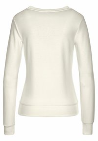 Weißer Langarm-Pullover mit rundem Halsausschnitt, gerippten Bündchen und Saum. Hergestellt aus weichem Material mit glatter Textur und minimalistischen Design.