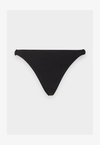 Μαύρο κάτω μέρος μπικίνι με χαμηλή μέση και λεπτές πλαϊνές τιράντες, τοποθετημένο επίπεδα σε λευκό φόντο.
