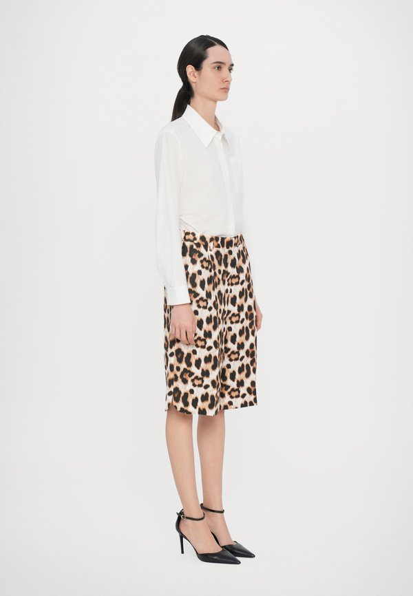 UAMA - Shorts - mocca2