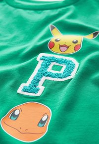 Next LICENSED POKEMON PIKACHU - REGULAR FIT - Printtipaita - green
