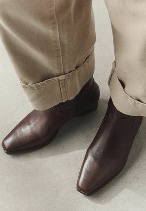 Next, REGULAR FIT - FOREVER COMFORT® ANKLE WESTERN BOOTS - Klasické členkové čižmy - chocolate brown