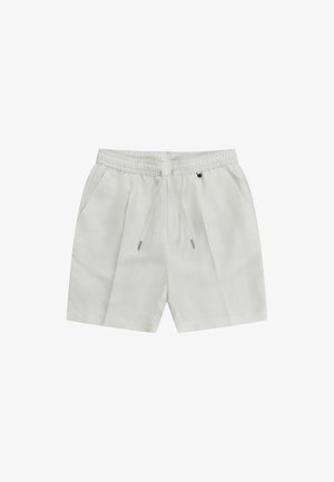 Pantalones cortos blancos hasta la rodilla con cintura elástica, cordón, bolsillos laterales y un ajuste relajado.