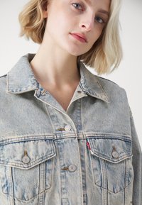 Levi's® 90S TRUCKER - Veste en jean - where's the tint trucker
