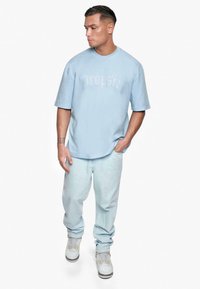 Dropsize HEAVY LOGO PUFFER  - T-shirts print - baby blue