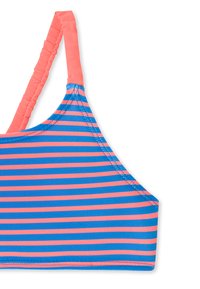 Top bikini a righe con colori blu e corallo, dotato di spalline sottili e tessuto liscio e elasticizzato. Nessun ulteriore ornamento.