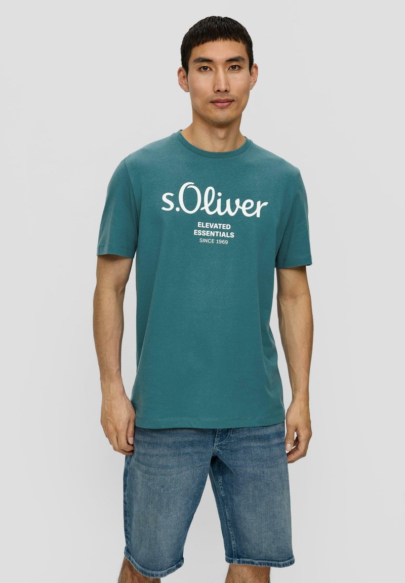s.Oliver MIT GROSSEM LABEL - T-shirt print - petrol