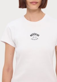 MOSCHINO JEANS LOGOS - T-shirt - bas - fantasia bianco