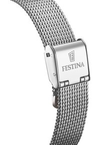 Sidabrinis tinklinis laikrodžio dirželis su sagtimi su "Festina" logotipu, išryškinantis lygų, nertą tekstūrą ir poliruotą metalinį pavirši�ų.