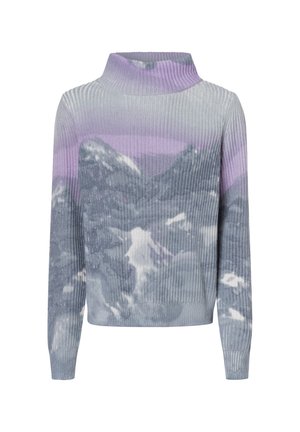 Rippstrickpullover mit hohem Kragen, ausgestattet mit einem Berglandschaftsmuster in Grautönen und Violett, gefertigt aus weichem Strickmaterial.