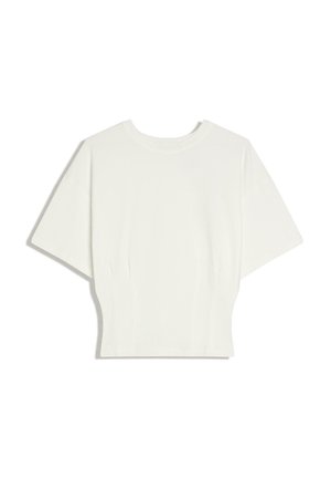 Hvid kortærmet tætsiddende top med rund halsudskæring og let udvidede ærmer, vist på en ensfarvet hvid baggrund.