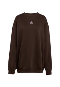 Hnedý crewneck sveter vyrobený z mäkkej látky. Má malé biele logo Adidas na hrudi. Voľný strih s elastickými manžetami a lemom.
