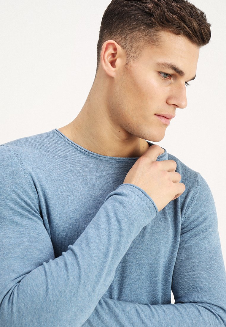TOM TAILOR DENIM CREW ROLLED EDGES Strikkegenser faded TOM TAILOR DENIM CREW ROLLED EDGES - Strikkegenser - faded blue melange