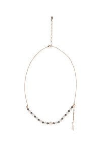 Hienoa kultaketjun kaulaketju, jossa on vuorottelevia pieniä valkoisia ja tummanharmaita helmiä, ja keskellä yksi suurempi valkoinen helmi sekä säädettävä lukko.