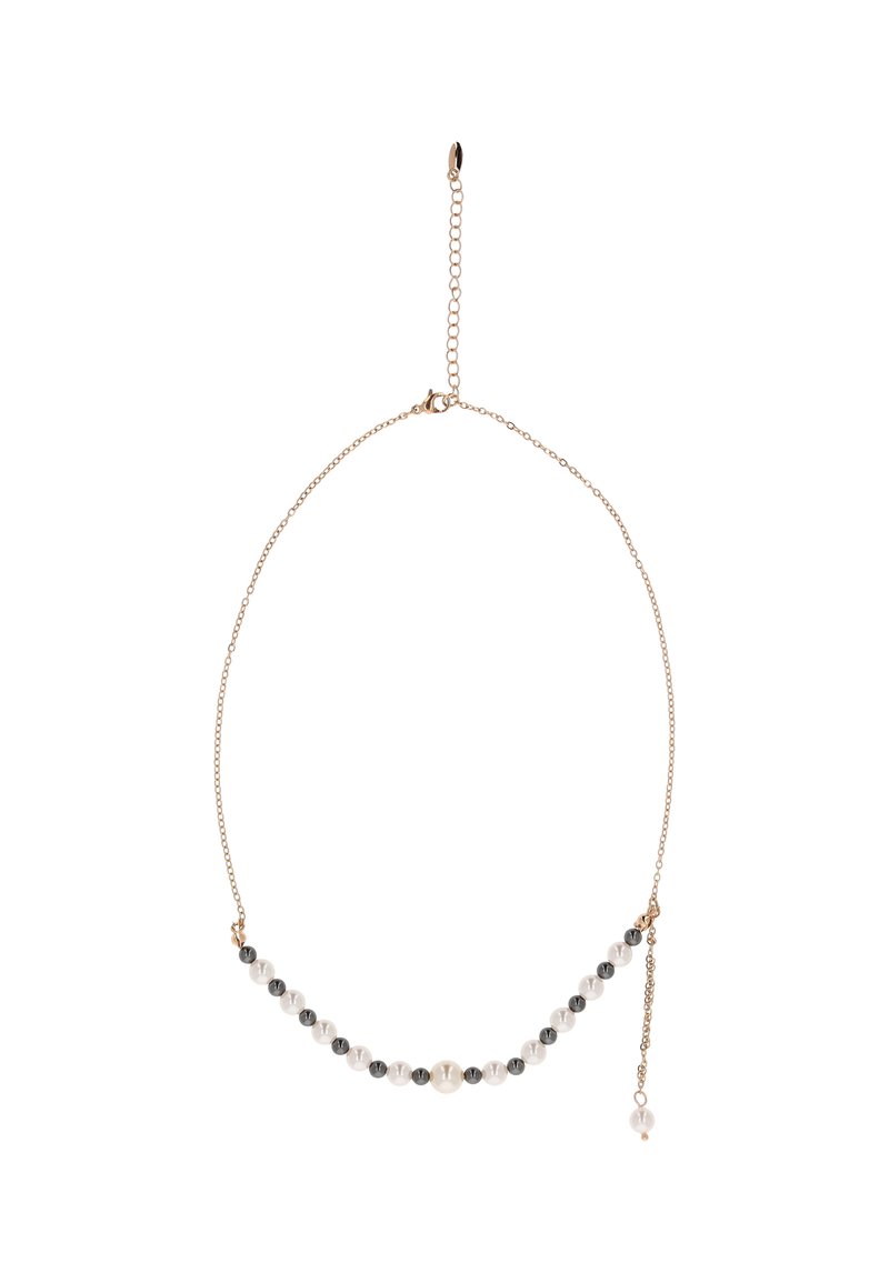 Hienoa kultaketjun kaulaketju, jossa on vuorottelevia pieniä valkoisia ja tummanharmaita helmiä, ja keskellä yksi suurempi valkoinen helmi sekä säädettävä lukko.
