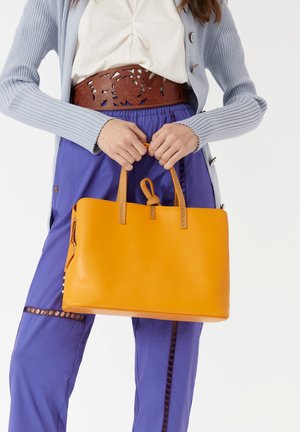 FIONA SMALL - Borsa a mano - arancio