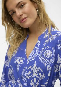 Vero Moda ZERA  - Dnevna haljina - dazzling blue