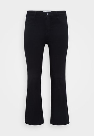 ONLY Carmakoma CARTHUNDER PUSH UP - Vaqueros a campana - black denim