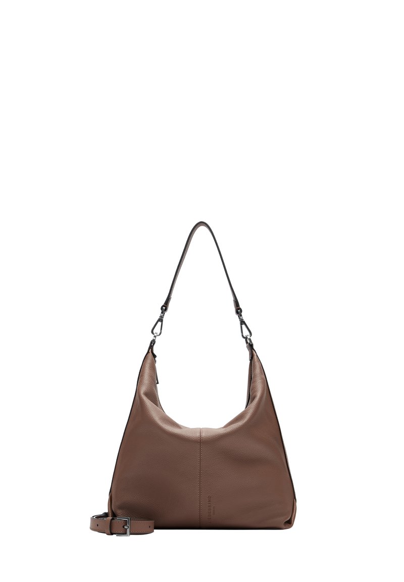 Bolso de piel marrón con un diseño suave y flexible. Cuenta con una sola correa para el hombro y una correa ajustable y desmontable. Textura lisa.