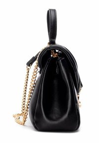 Bolso de cuero negro con una forma suave y flexible, que incluye detalles de cadena en tono dorado y un asa superior para mayor versatilidad.