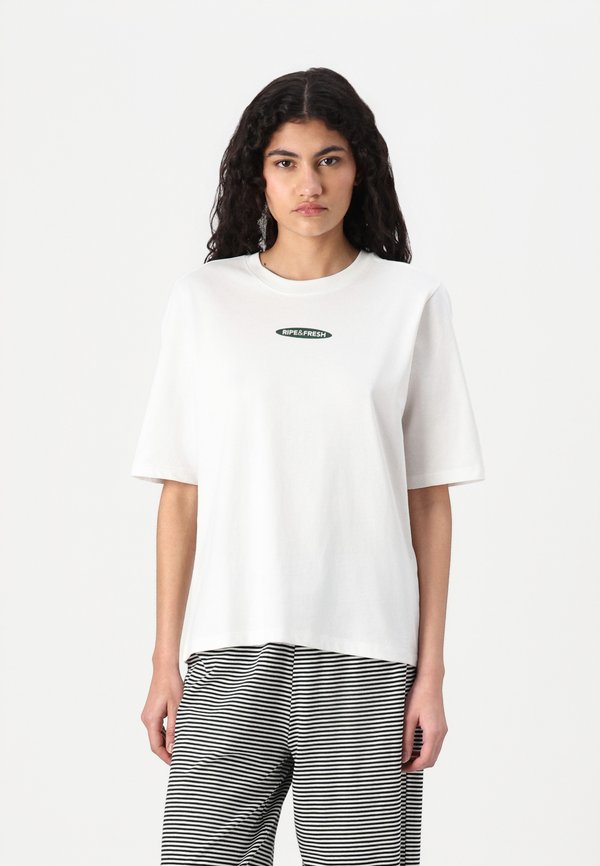 ONLPHOEBE FRESH BOX - Print T-shirt - cloud dancer2