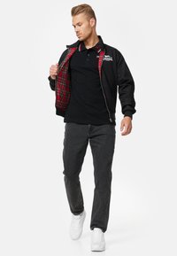 Lonsdale Lengva striukė - black