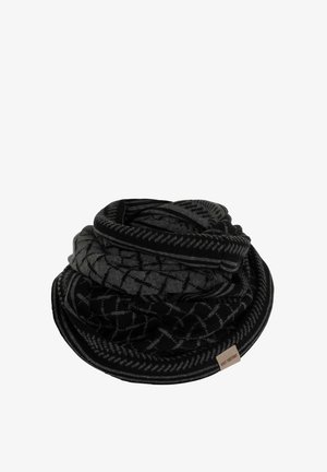 Zwarte en grijze infinity-sjaal met een patroon, gemaakt van zacht materiaal, met een mix van geometrische ontwerpen en een klein merklabel.