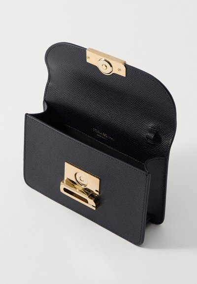 Victoria Beckham THE NANO DORIAN WITH WRISTLET - Pochette - black