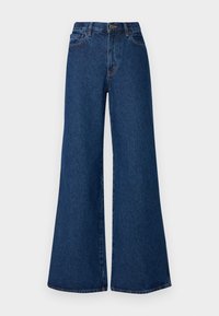 - Wide leg
