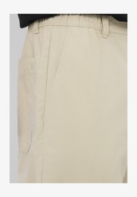 Non sélectionné, blanc cassé