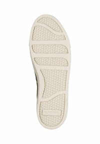 Suola di una sneaker, con un motivo in gomma bianca testurizzata, caratterizzata da scanalature e creste per trazione e stabilità.
