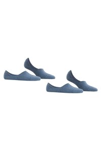 Zapatos deslizantes de tela azul con punta redondeada y corte bajo. Presentan material elástico y una textura suave.