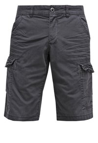 Pantalones cortos de carga grises de algodón. Presenta múltiples bolsillos laterales, un corte relajado y cierre de botón. Textura arrugada y diseño hasta la rodilla.