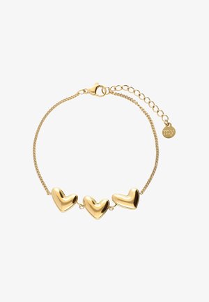 Goldarmband mit drei polierten herzförmigen Charms und einer strukturierten Kette, die mit einem Karabinerverschluss und einer Verlängerungskette gesichert ist.