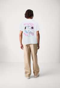 Jack & Jones JORLOOSIE TEE CREW NECK UNISEX - Μπλουζάκι με στάμπα - bright white