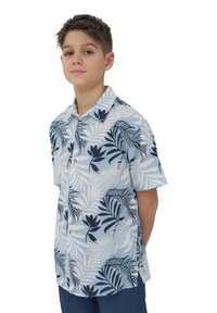 Camicia a maniche corte in tessuto azzurro chiaro con un motivo di foglie tropicali in blu navy, caratterizzata da una chiusura a bottoni e un design con colletto classico.