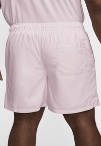 Nike Sportswear CLUB FLOW - Shorts - pink foam white