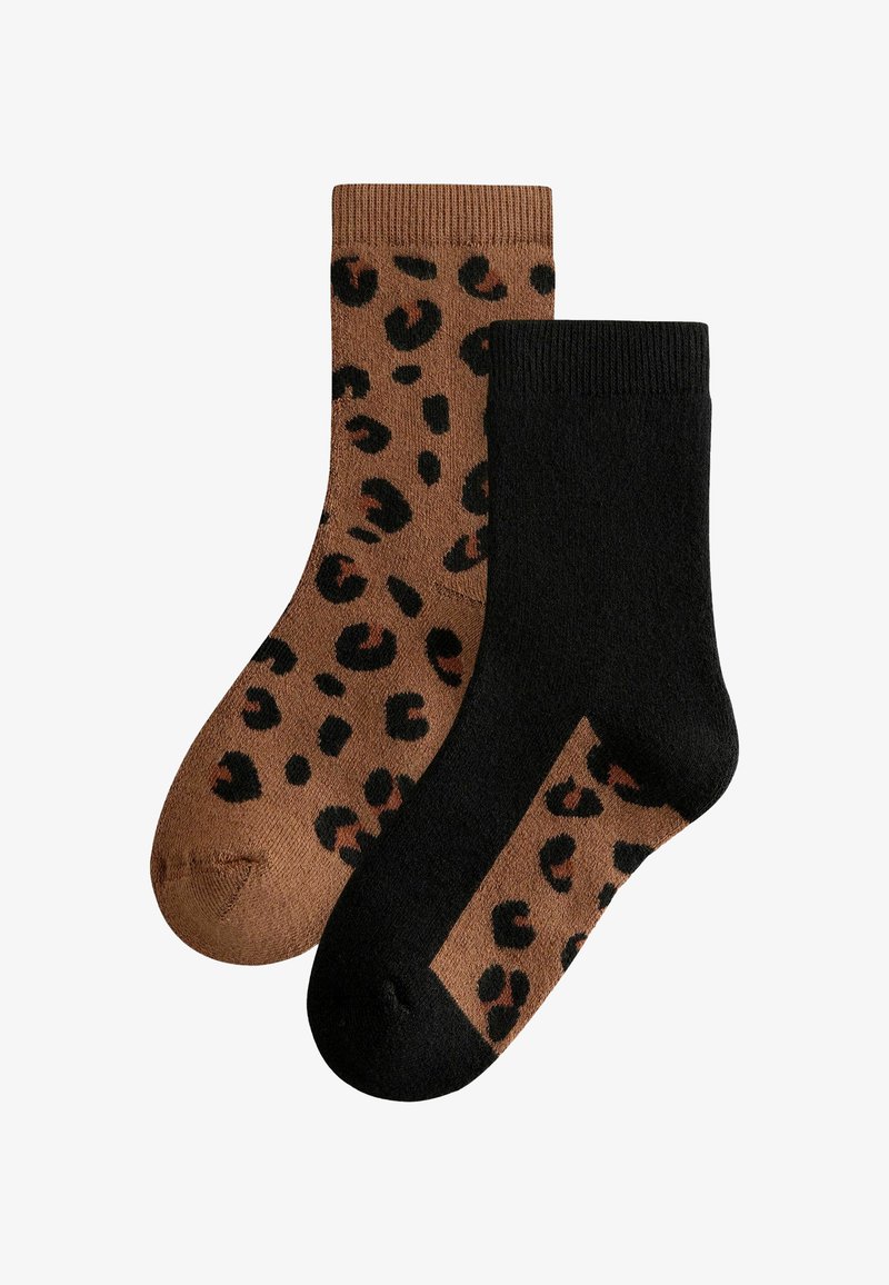 Para skarpetek: jedna brązowa w czarne cętki lamparcie, druga gładka czarna. Obie mają żebrowane mankiety i miękką teksturę.