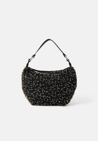 Melnas auduma soma ar noapaļotu formu, rotāta ar sudraba spīguļiem, ar īsu, gludu rokturi un rāvējslēdzēja aizdari.