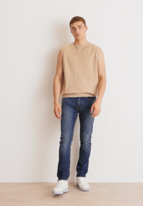 Straight leg jeans - apples to apples3