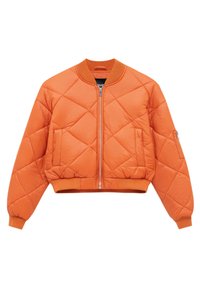 Veste bomber matelassée orange avec un col côtelé, des poignets élastiques et un ourlet élastique. Caractérisée par des poches avant et une texture lisse et brillante.