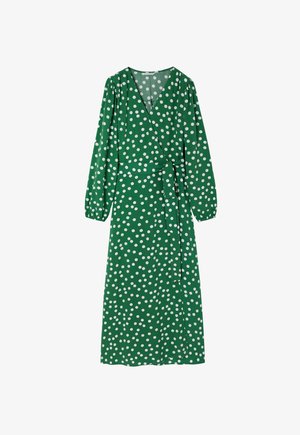 Roheline kleit polka punktidega, millel on pikad varrukad, V-kaelus ja sobiv vöö taljes.