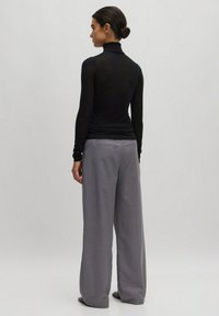 EDITED HATTI - Strickpullover - schwarz