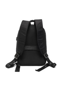 Zaino nero con schienale in tessuto a rete texturizzato, spallacci imbottiti e fibbie regolabili. Caratterizzato da un design elegante e minimalista.
